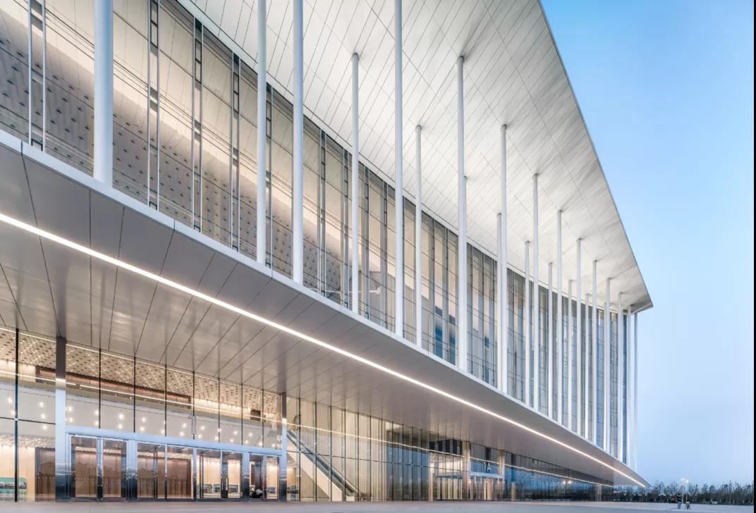 2mm深灰色铝单板缔造的网红建筑！